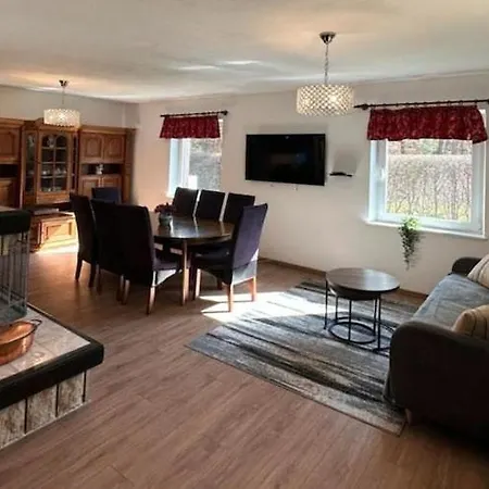 Vakantiehuis Comfortable With A Private Garden