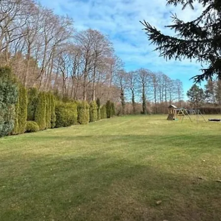 Vakantiehuis Comfortable With A Private Garden